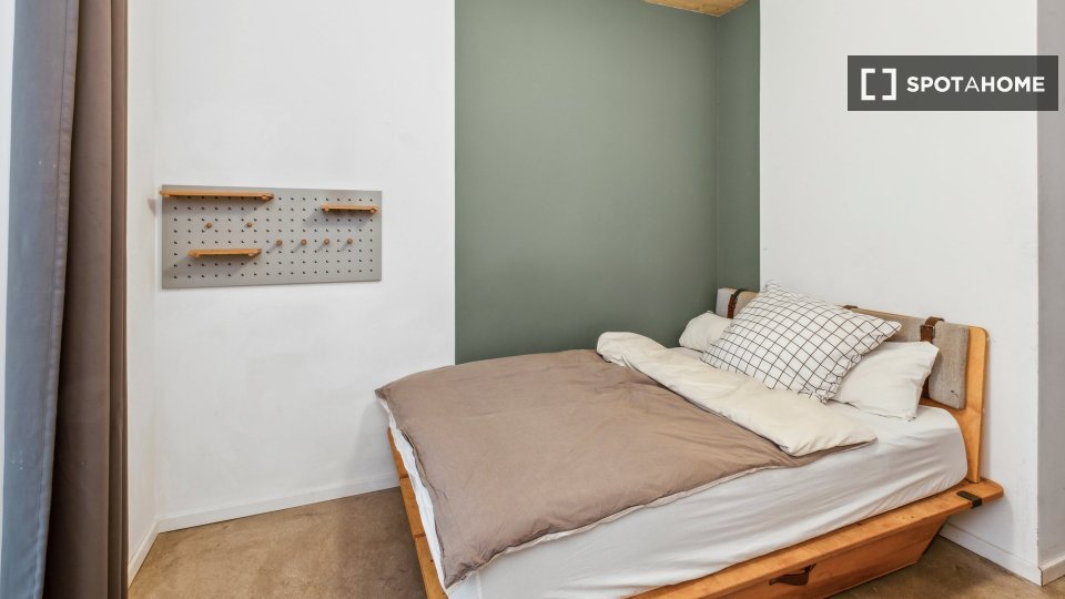 Room, MüllerstraßeA, Berlin