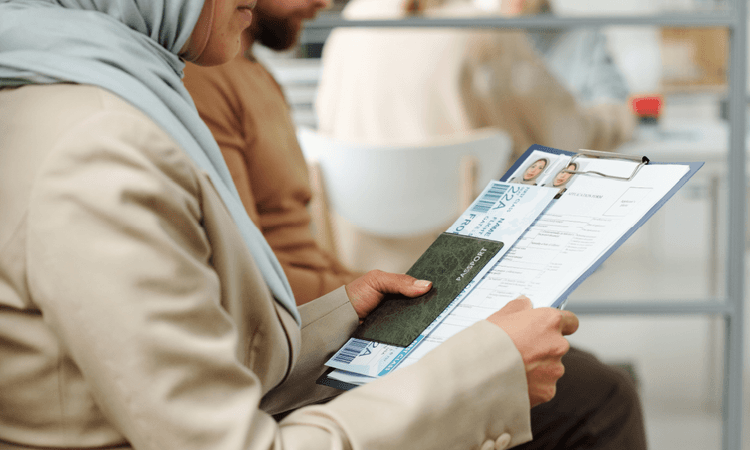 IT specialist tricks Ausländerbehörde booking system to sell appointments online