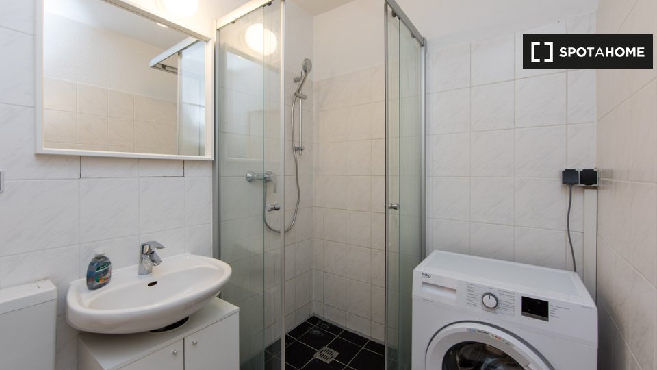 Room, Johanna-Tesch-Straße, Berlin