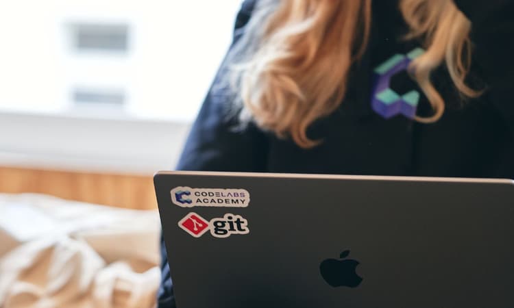 Take Code Labs Academy’s IT training for free with the Bildungsgutschein