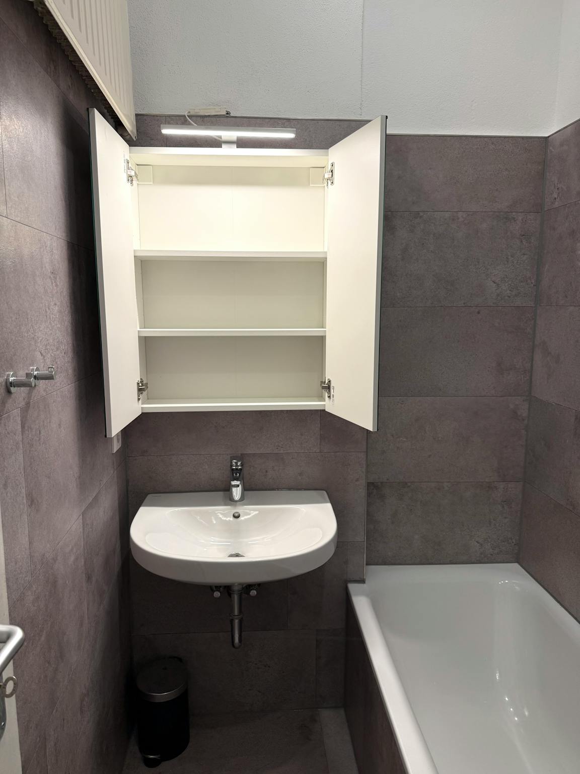 Apartment, Bahnstraße, Dusseldorf