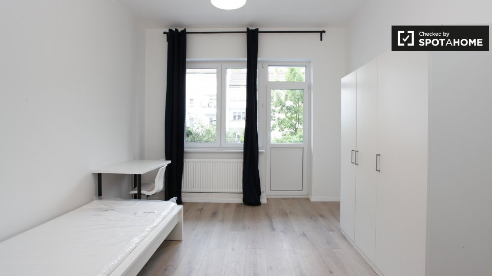 Room, Treseburger UferC, Berlin