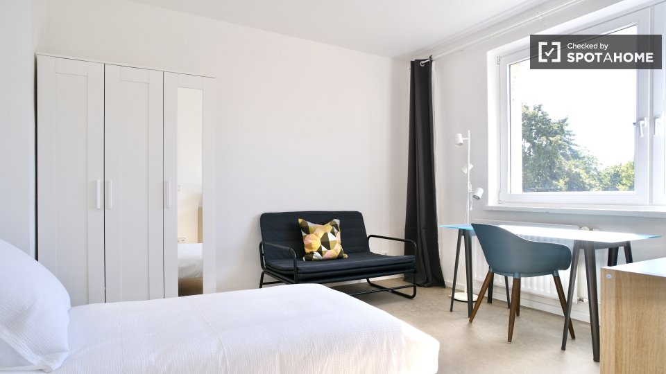 Room, Neltestraße, Berlin