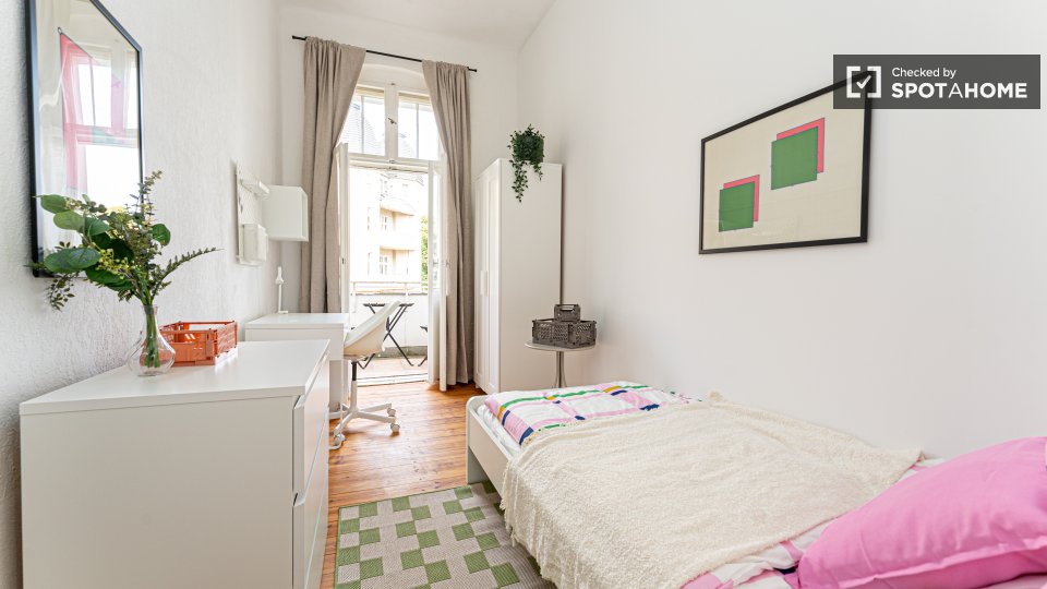 Room, HindenburgdammD, Berlin