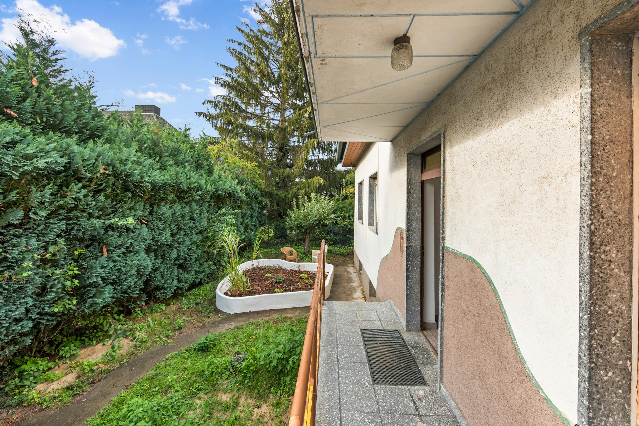 House, Groß-Ziethener Chaussee, Berlin