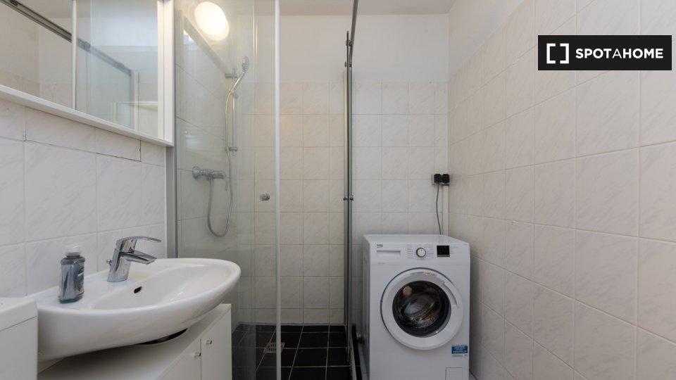 Room, Johanna-Tesch-Straße, Berlin