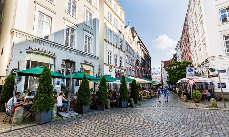 Outdoor drinking and dining to resume in Hamburg after COVID cases drop