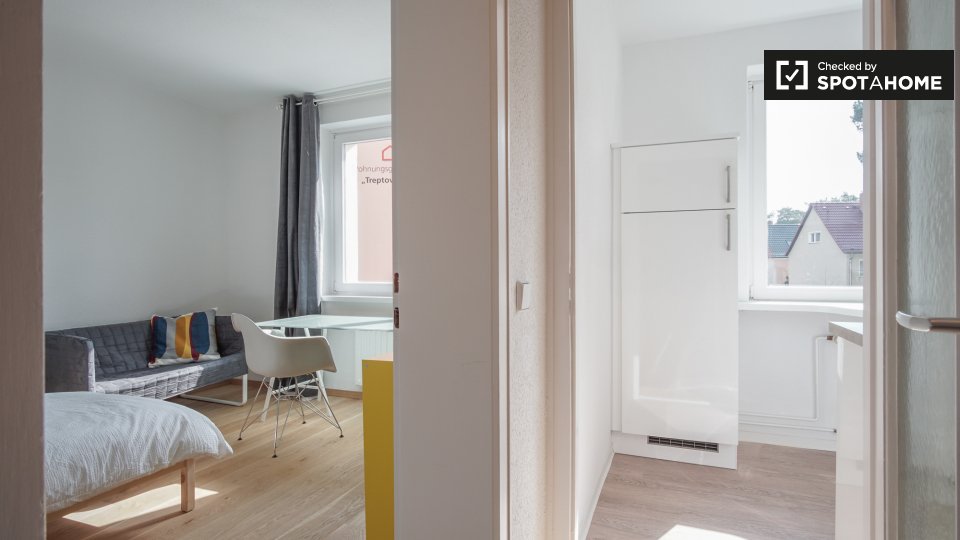 Room, Neltestraße, Berlin