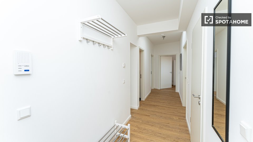 Room, Herthastraße, Berlin