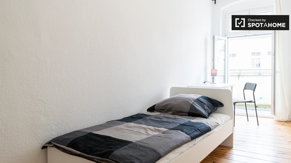 Room, Plönzeile, Berlin