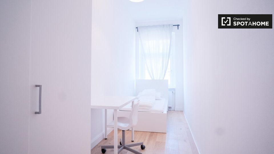 Room, Schulstraße, Berlin