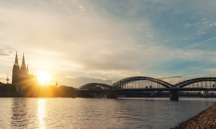 Cologne follows other German cities in switching off monument lights