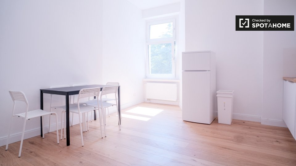 Room, Schulstraße, Berlin
