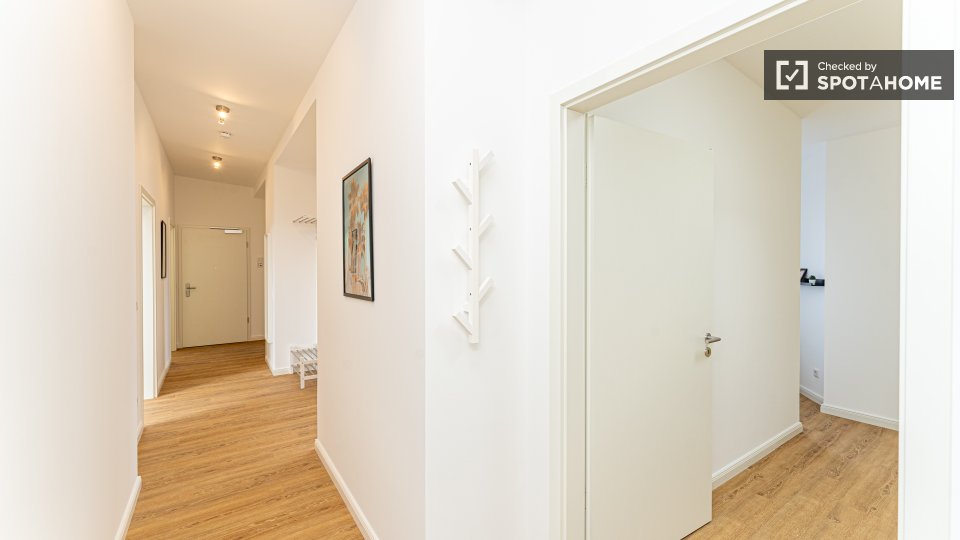 Room, Herthastraße, Berlin