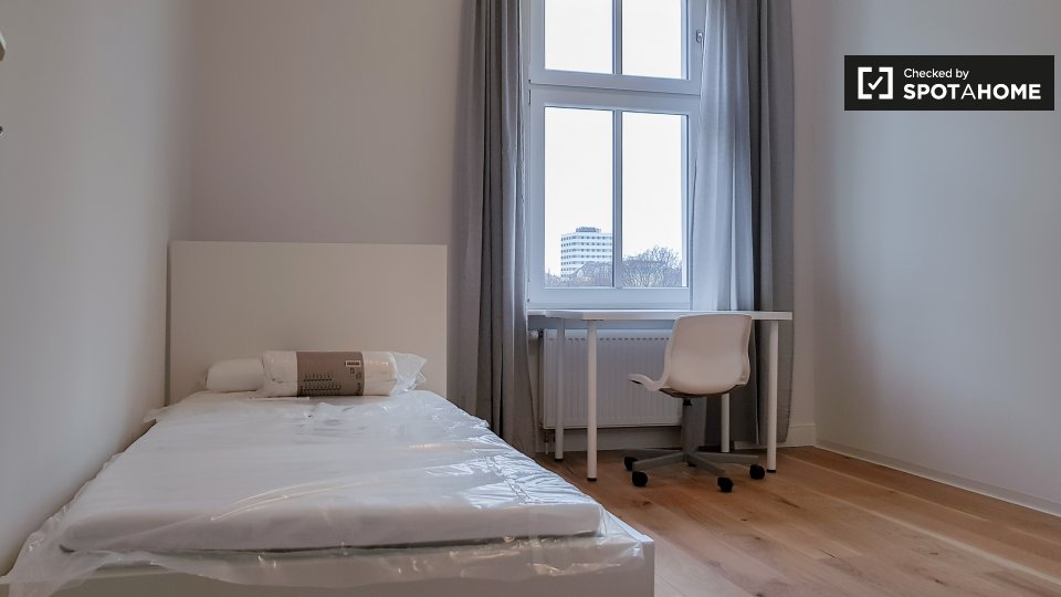 Room, Schulstraße, Berlin