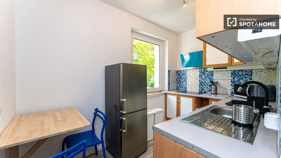 Room, Platanenweg, Berlin