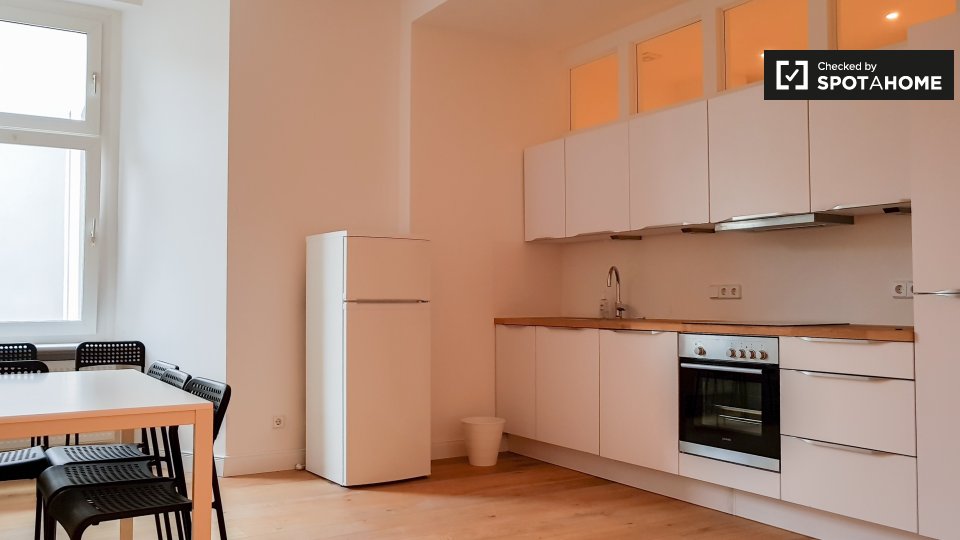 Room, Schulstraße, Berlin