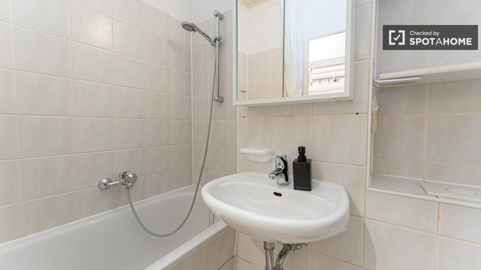 Room, Am Schlangenfenn, Berlin