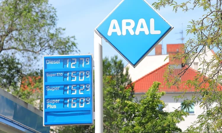 Gas station operators warn of bottlenecks ahead of tax cut