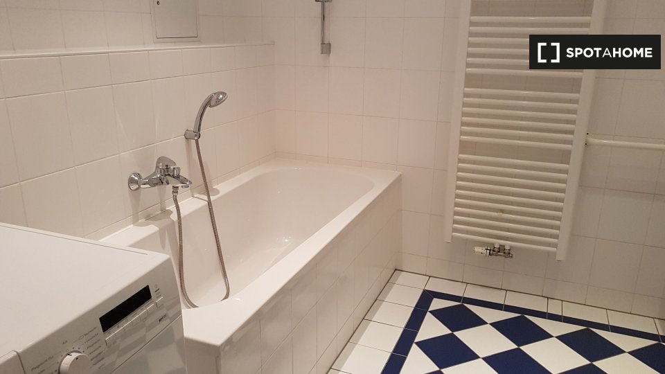 Room, Hauptstraße, Berlin