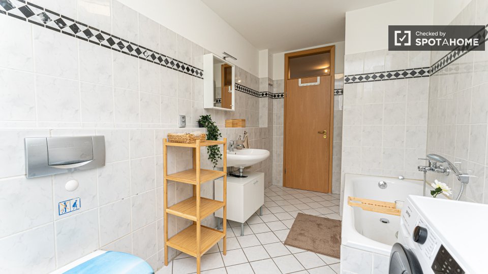 Room, Stromstraße, Berlin