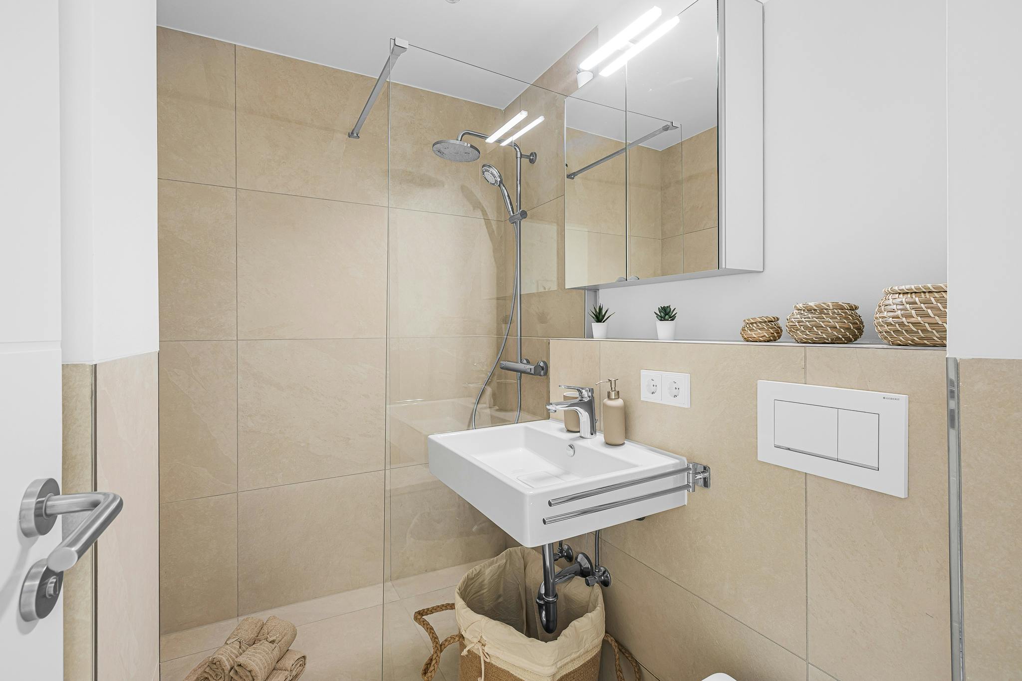 Apartment, Prinz-Eugen-Straße, Munich