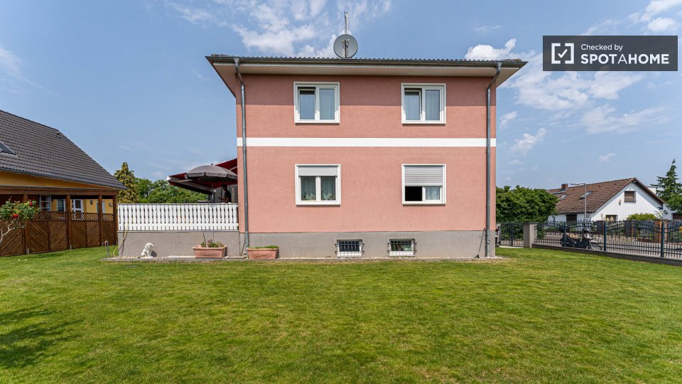 Room, Steinträgerweg, Berlin