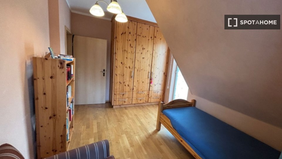 Room, Oehlertpl., Berlin