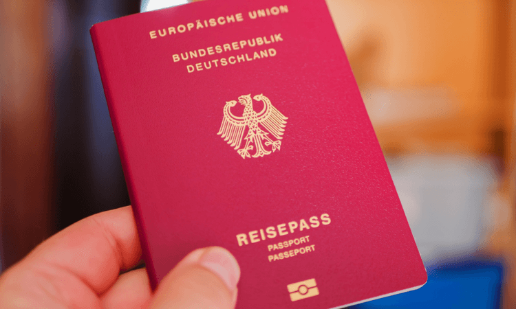 Service to speed up citizenship processing launches in 2 German states