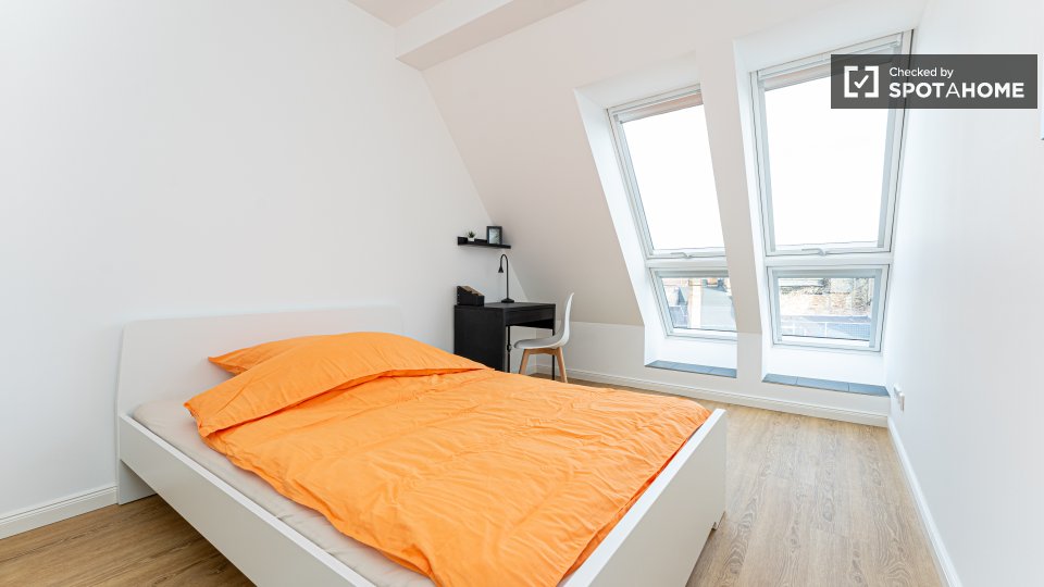 Room, Herthastraße, Berlin