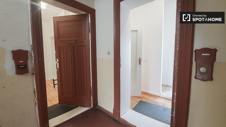 Room, MüllerstraßeA, Berlin