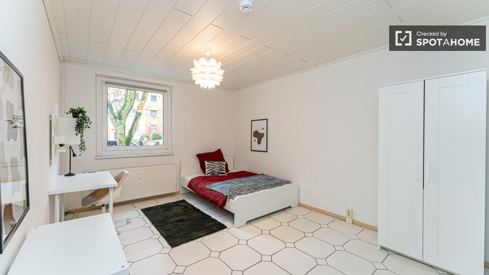 Room, Am Schlangenfenn, Berlin