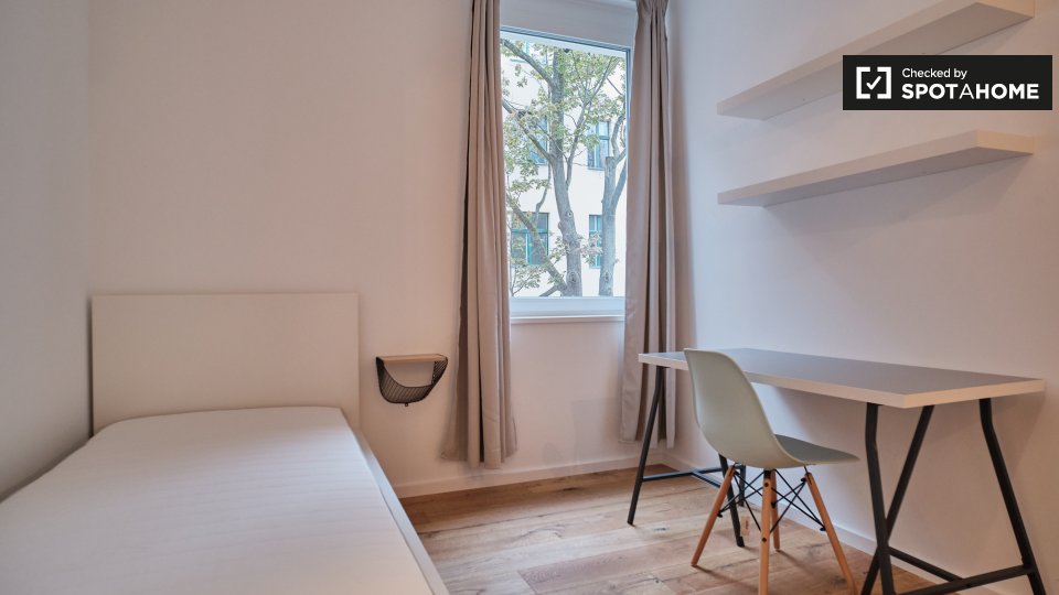 Room, Nazarethkirchstraße, Berlin