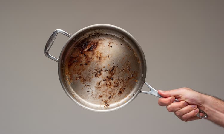 86-year-old German man chases suspected burglar away with frying pan