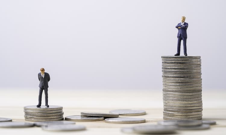Eastern Germans earn less but work more than their western counterparts