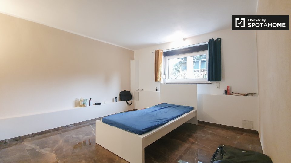 Room, Pfabener Weg, Berlin