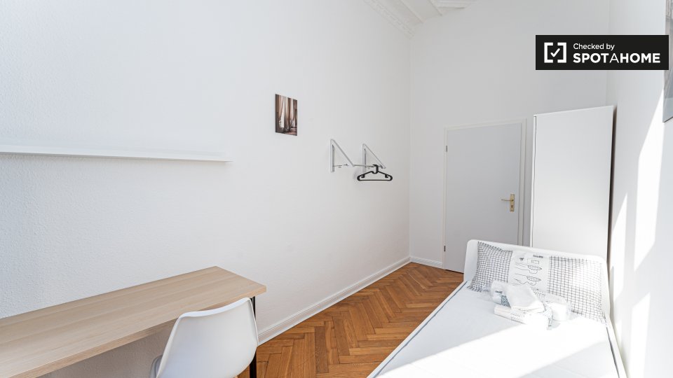 Room, Kaiser-Friedrich-Straße-50, Berlin