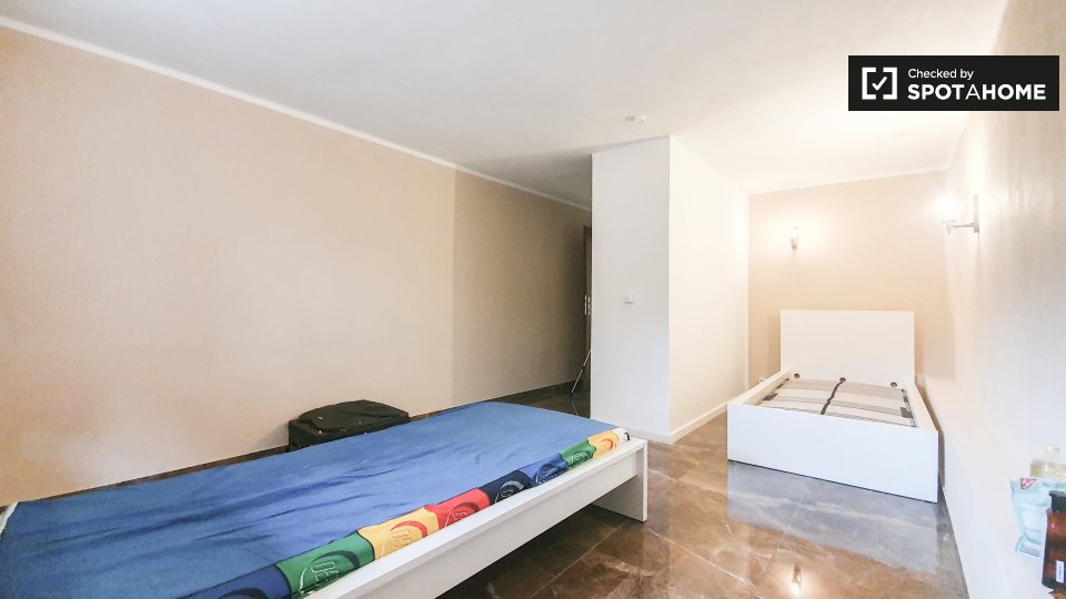 Room, Pfabener Weg, Berlin