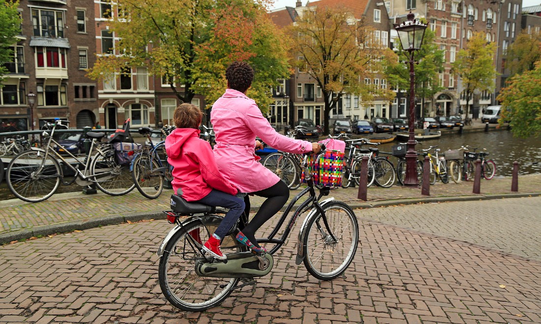 Dutch road safety organisation asks parents not to drive their kids to school