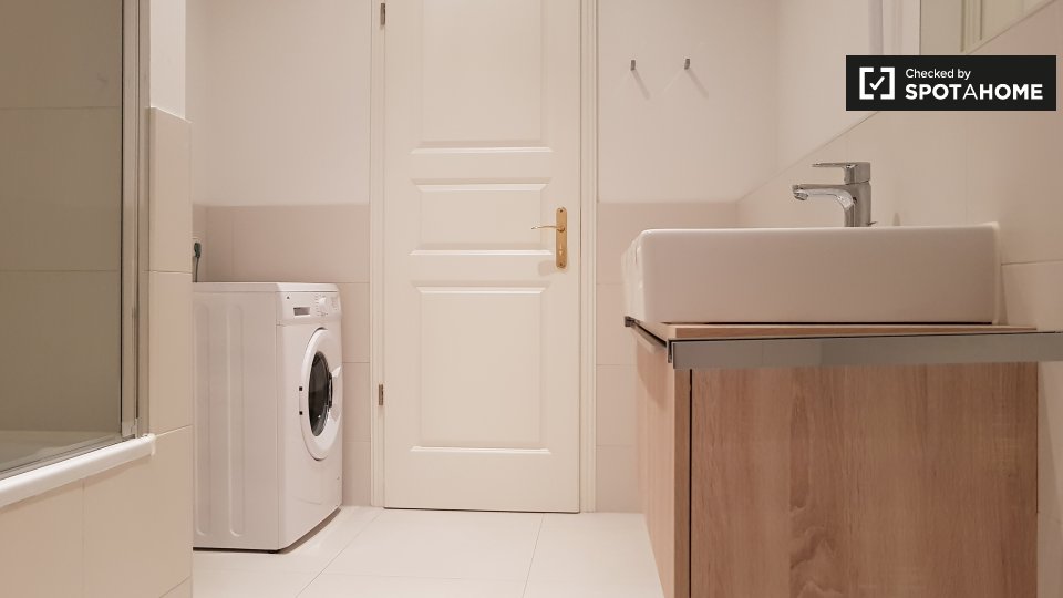 Room, Schulstraße, Berlin
