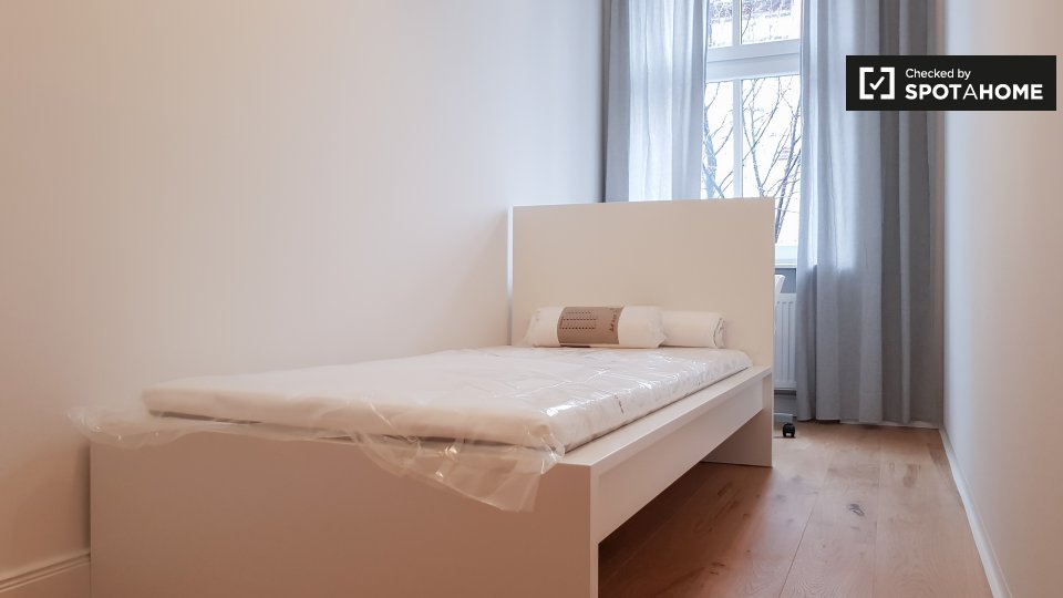 Room, Schulstraße, Berlin