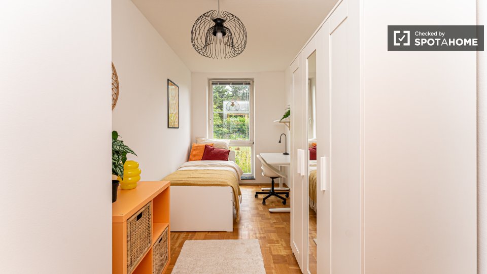 Room, Stromstraße, Berlin