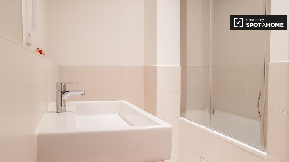 Room, Schulstraße, Berlin