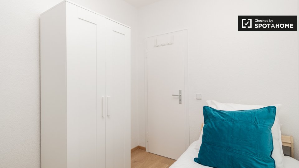 Room, Neltestraße, Berlin