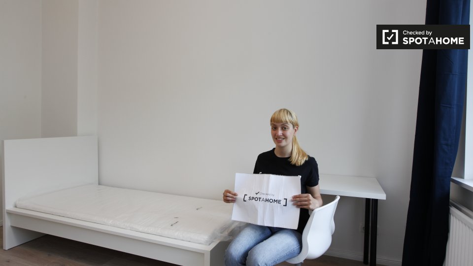 Room, Treseburger UferC, Berlin