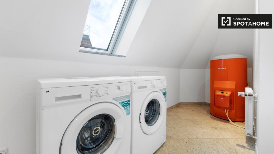 Room, Heerstraße, Berlin