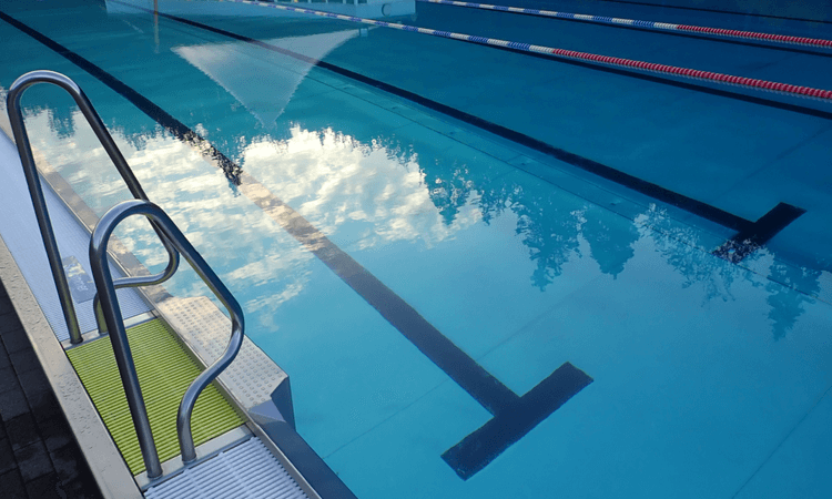 Berlin Sommerbad security staff caught reselling pool tickets under the table