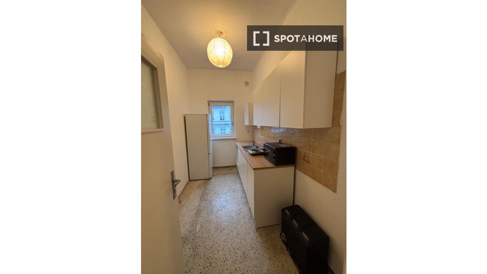 Room, Leykestraße, Berlin