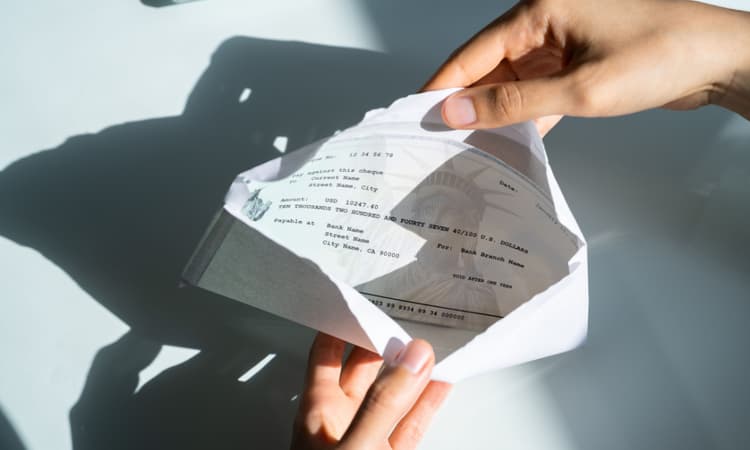 Last chance for US expats to claim up to $3.200 in COVID stimulus checks