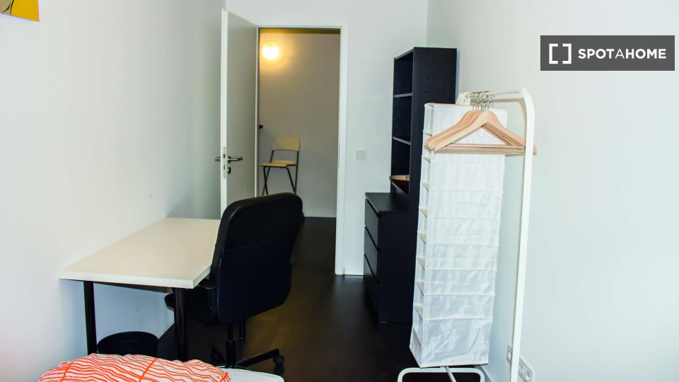 Room, Bernhard-Weiß-Straße-3, Berlin